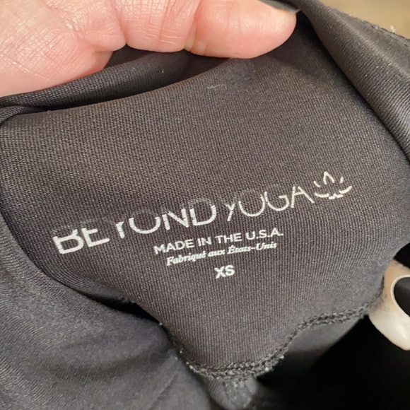 Beyond Yoga Black Leggings XS EUC - Picture 8 of 11